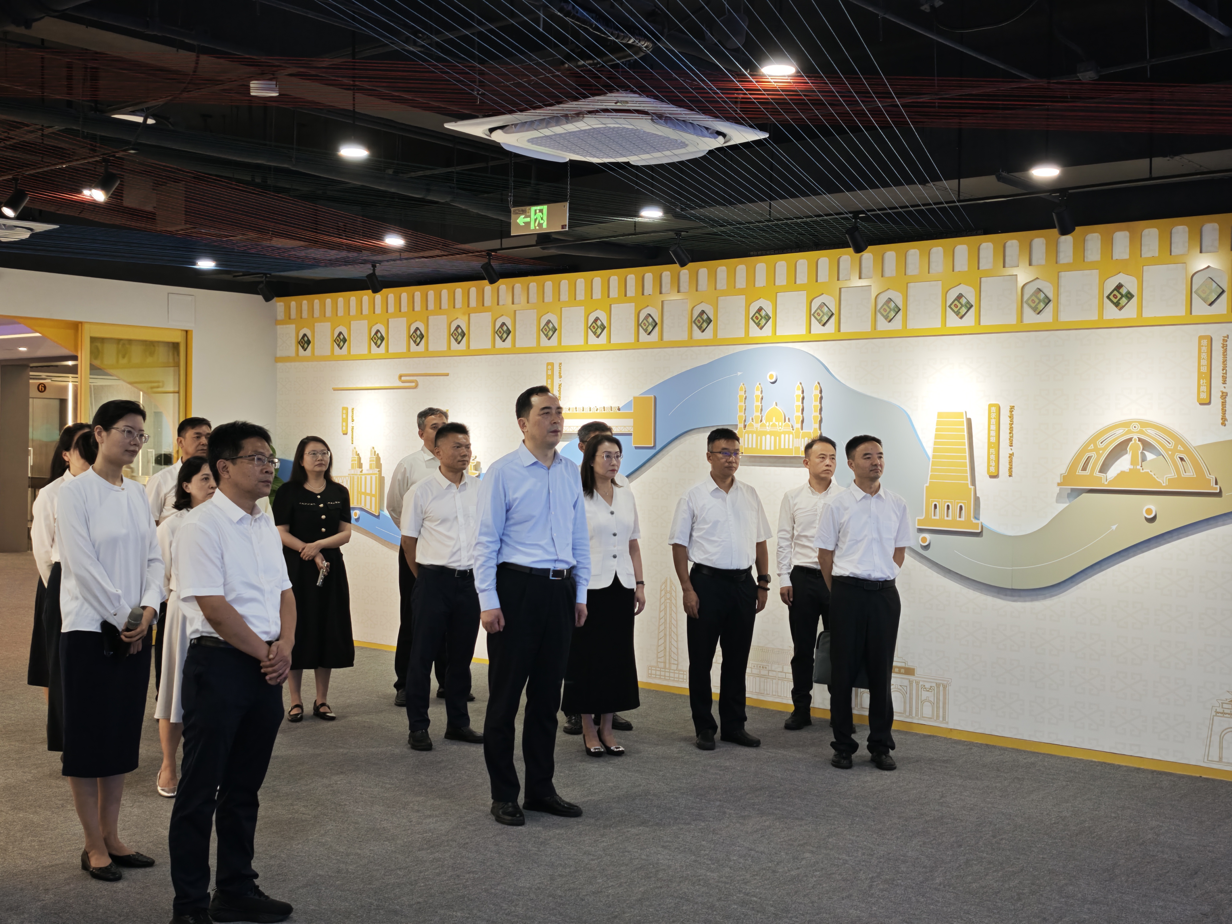 資產運營集團赴中國-中亞貿易暢通合作平臺開展黨委理論學習中心組（擴大）研學活動